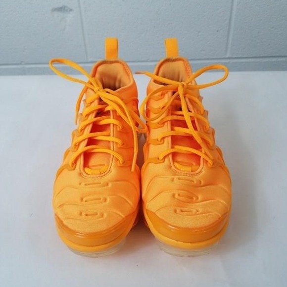 Nike Women's Air Vapormax Plus - Picture 2 of 8